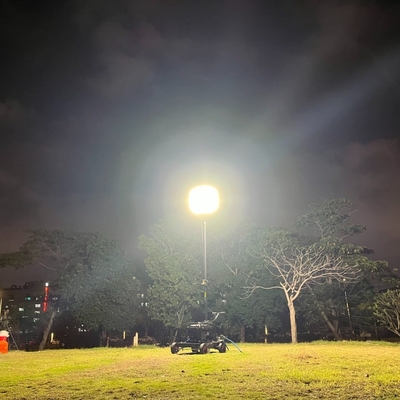 1400W ความสว่างสูง ฟรีแสงสว่าง บอลลูน ไลท์ทาวเวอร์ ตรีพ็อดสําหรับการก่อสร้าง การเหมืองแร่